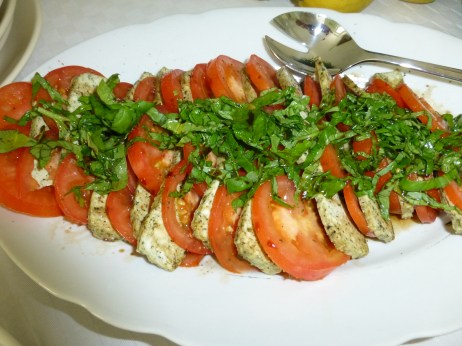 Tomate mit Basilikumtofu